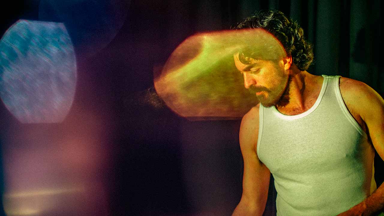 O «Amante», nova criação da Mákina de Cena, sobe a palco entre 9 e 12 de junho em Loulé e promete surpreender o público, segundo aquela estrutura cultural algarvia.