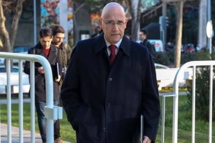 Pedro Passos Coelho pediu hoje que o PSD continue a sua «tradição reformista» e que o país «não se alheie» do que se passa no mundo.