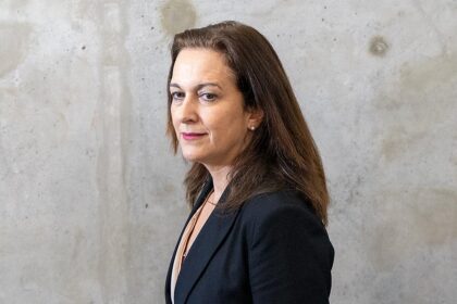 A cabeça de lista da AD por Coimbra, Rita Alarcão Júdice, considerou hoje que Portugal precisa de um governo ao centro sem radicalismos, e que Luís Montenegro, como primeiro-ministro, foi um exemplo de respeito pela liberdade.
