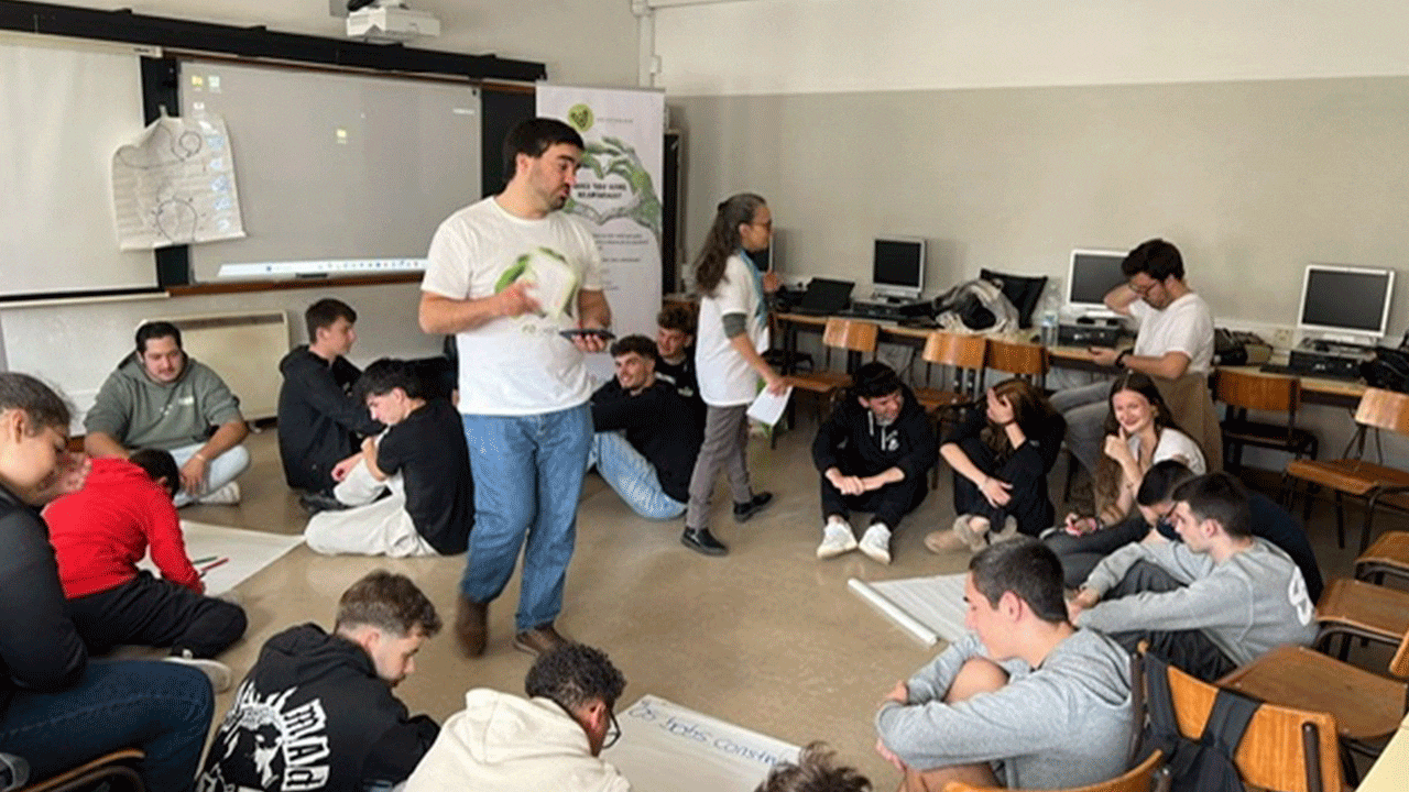 Cerca de uma centena de alunos participaram na primeira Roadshow sobre Voluntariado em Faro, uma iniciativa que está a decorrer em oito distritos do país.