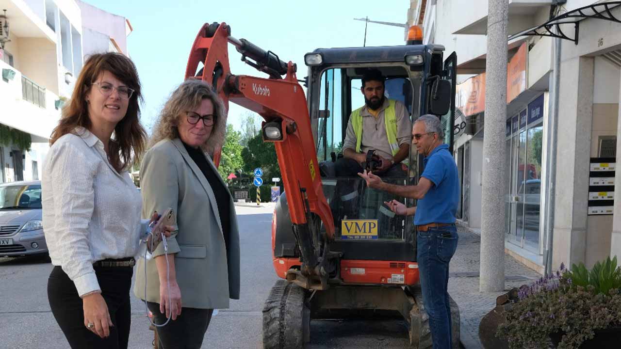 A Rede de Abastecimento de Água em São Brás de Alportel continua a ser renovada, desta vez no centro da vila, entre a Rua Padre Sena Neto e o Troço Sul da Rua João de Deus.