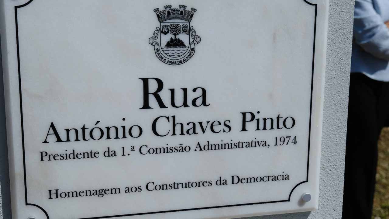 A atribuição do nome António Chaves Pinto a uma rua de São Brás de Alportel marcou as comemorações do aniversário do 25 de Abril de 1974.