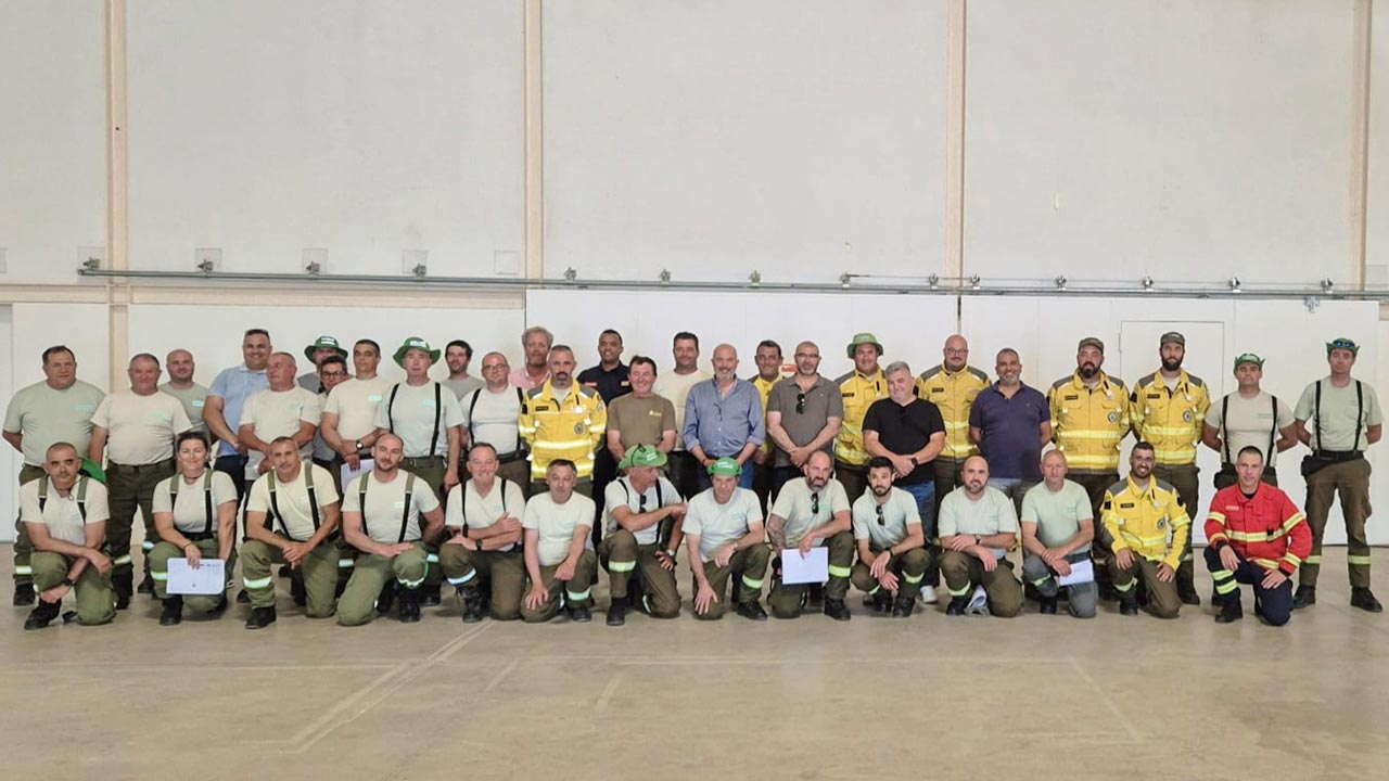 Diplomas entregues a elementos de equipas de sapadores florestais de Aljezur, Lagos, Vila do Bispo, Monchique e Portimão.