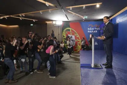 O secretário-geral do PSD afirmou hoje que a AD «saiu reforçadíssima deste ato eleitoral» e considerou que os portugueses reiteraram a confiança no Governo e no atual primeiro-ministro, Luís Montenegro.