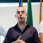 O presidente da Câmara Municipal de Lagoa, Luís Encarnação, recebeu hoje os atletas da ACD CHE Lagoense que, ao longo da época, conquistaram títulos nacionais na modalidade de badminton.