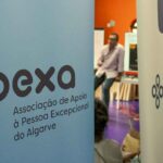 Cuidadores informais e profissionais em Albufeira, para uma tarde de reflexão, partilha e capacitação promovida pela APEXA – Associação de Apoio à Pessoa Excecional do Algarve.