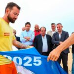 A Bandeira Azul já ondula no céu de todas as praias do concelho de Albufeira, após uma cerimónia de hastear que contou com a presença de várias entidades.