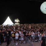 A Carvoeiro Noite Black & White 2025 superou todas as edições anteriores e é uma das maiores celebrações ao ar livre em Portugal.