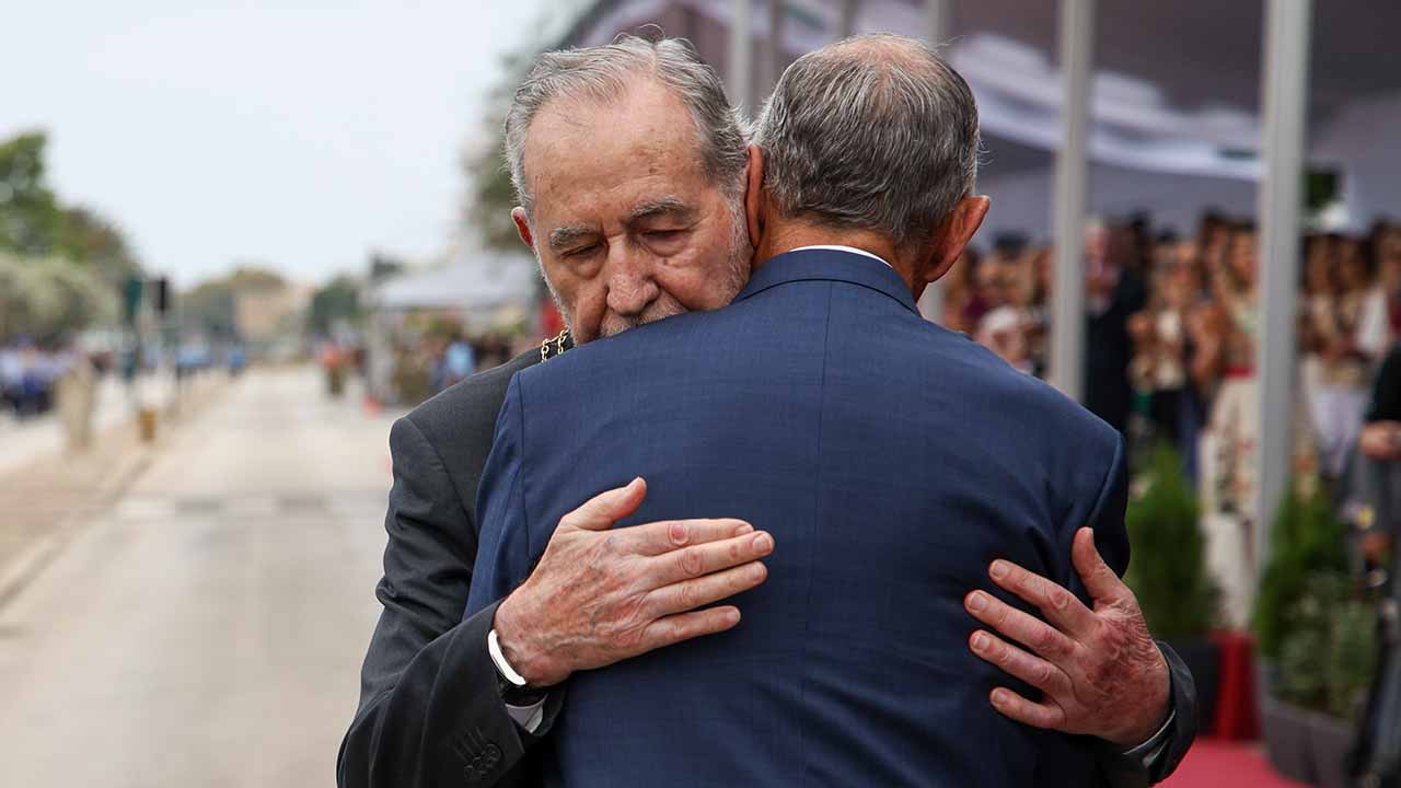 O antigo Presidente da República Ramalho Eanes destacou a «generosidade» do atual chefe de Estado em condecorá-lo e elogiou o discurso de Marcelo Rebelo de Sousa nas cerimónias do 10 de Junho, realçando a ideia de comunidade.