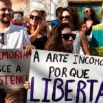PS, Livre, BE, PCP e PAN exigiram hoje uma resposta firme do governo à violência da extrema-direita, durante uma concentração em Lisboa em solidariedade com o ator Adérito Lopes, agredido na terça-feira por indivíduos associados a grupos neonazis.