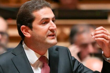 Hugo Soares vai hoje a votos como candidato único a líder parlamentar do PSD, cargo que ocupa desde abril do ano passado e que já tinha exercido há oito anos por apenas sete meses.