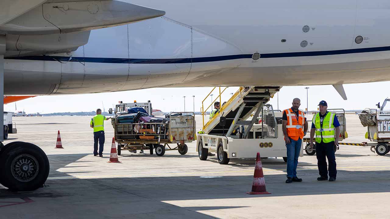 As companhias aéreas reviram em baixa as previsões de tráfego e lucros para este ano, mostrando-se menos otimistas face a «ventos contrários», adiantou a Associação Internacional do Transporte Aéreo (IATA).