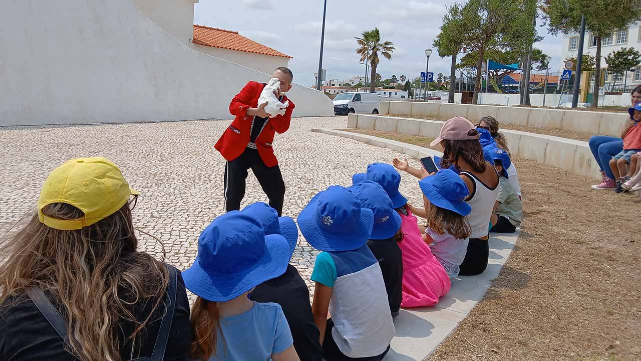 União de Freguesias de Lagoa e Carvoeiro promoveu espetáculos para as escolas com o mágico algarvio Paulo Cabrita.