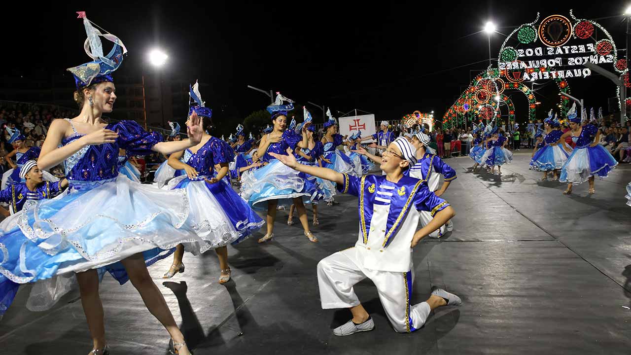 Quarteira revive a tradição dos Santos Populares, que de norte a sul do país é celebrada de forma muito especial, sobretudo em localidades com ligação ao mar, nos dias 12, 23 e 28 de junho.