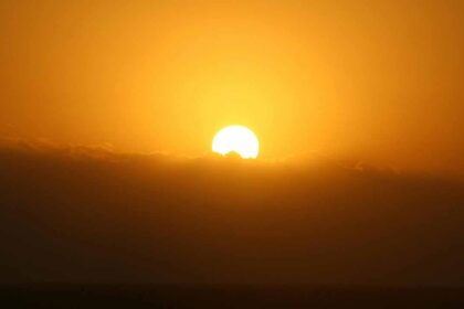 Até ao fim de semana, as temperaturas vão subir cerca de 10 graus, devido a um anticiclone e um vale depressionário que vem do Norte de África.