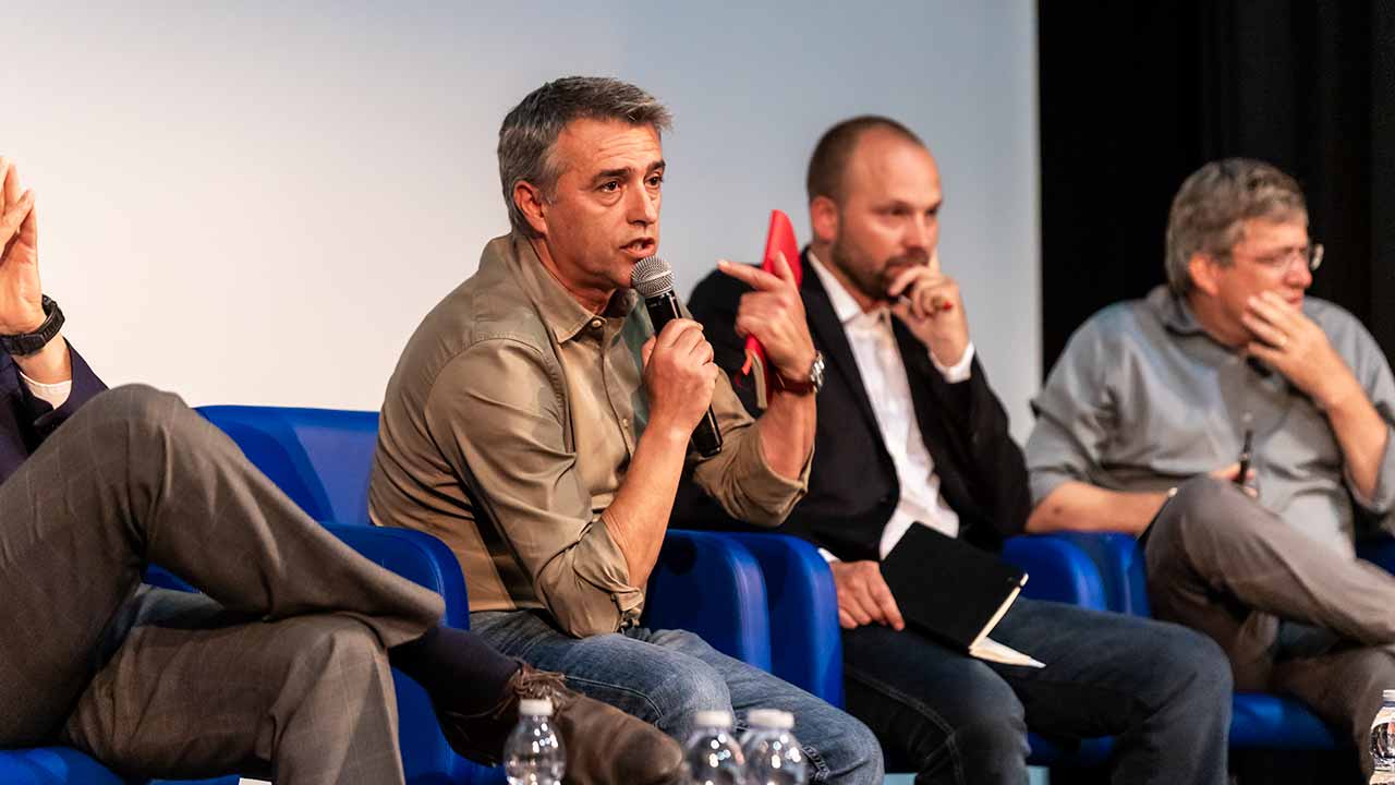 Associação de Horticultores, Fruticultores e Floricultores dos Concelhos de Odemira e Aljezur (AHSA) defende solução estável de alojamento para trabalhadores agrícolas.
