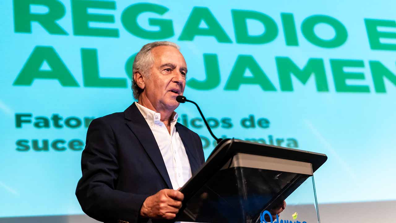 Associação de Horticultores, Fruticultores e Floricultores dos Concelhos de Odemira e Aljezur (AHSA) defende solução estável de alojamento para trabalhadores agrícolas.