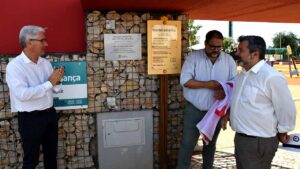 A Câmara Municipal de Vila Real de Santo António (VRSA) inaugurou um novo parque infantil em Vila Nova de Cacela.