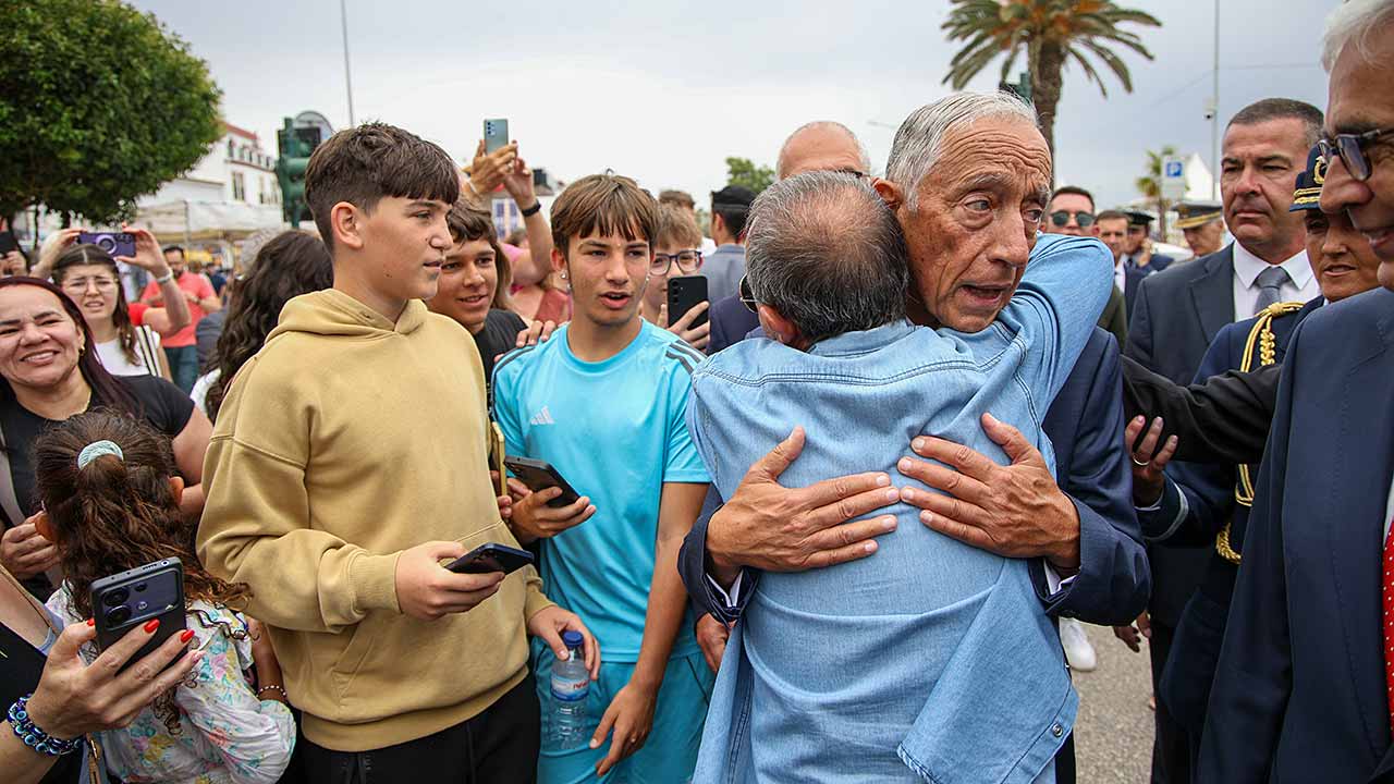 O Presidente da República, Marcelo Rebelo de Sousa, defendeu hoje que há o dever de recriar Portugal, que está num novo ciclo da sua História, e de cuidar melhor sobretudo dos mais pobres.