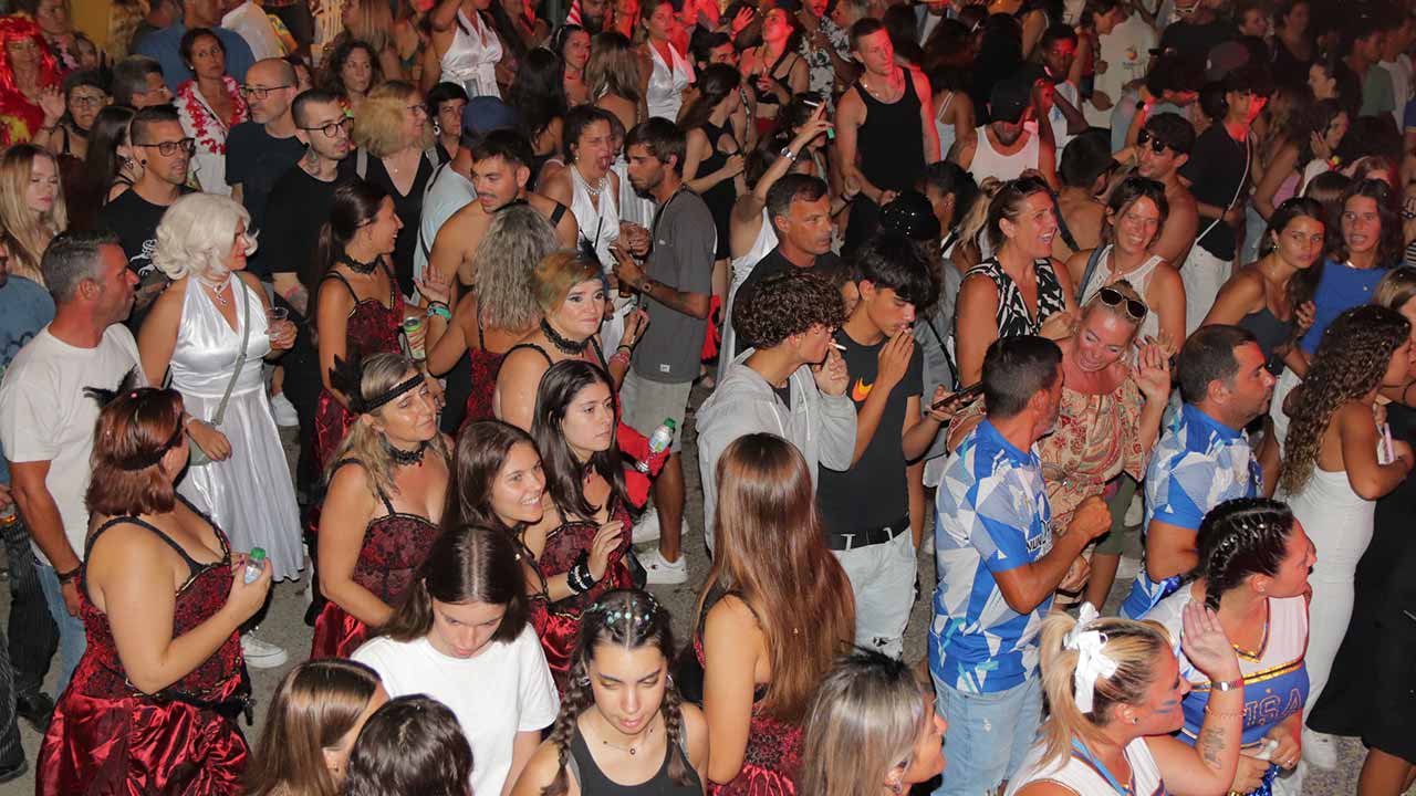 O Carnaval de Verão está de regresso a Moncarapacho com 12 carros alegóricos e a atuação do grupo Ganda Banda, no dia 2 de agosto.