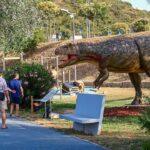 O Parque do Ribeiro, à entrada de Albufeira, transformou-se no habitat natural de 14 réplicas, à escala real, de dinossauros. À noite, a visita é ainda mais impressionante, mediante o recurso a jogos de luz e som.