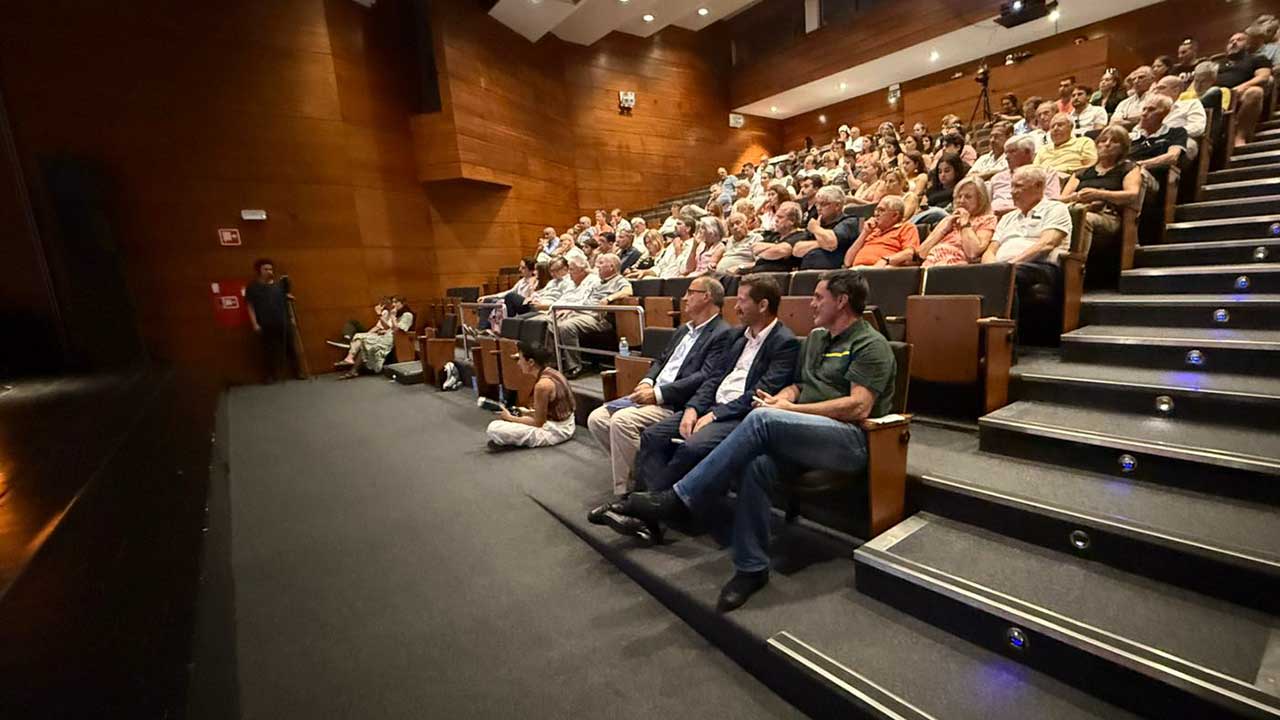 Foi num ambiente de «emoção, confiança, esperança e sentido de dever» que Gilberto Viegas apresentou, no domingo, a sua candidatura à presidência da Câmara Municipal de Lagos.