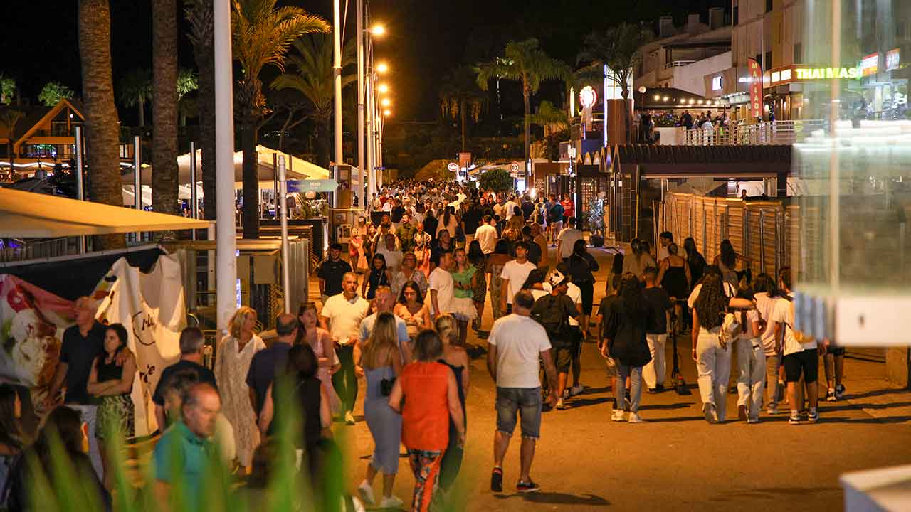 Os hóspedes e as dormidas no sector do alojamento turístico aumentaram 2,6% e 1,3% em maio, em termos homólogos, segundo o INE.