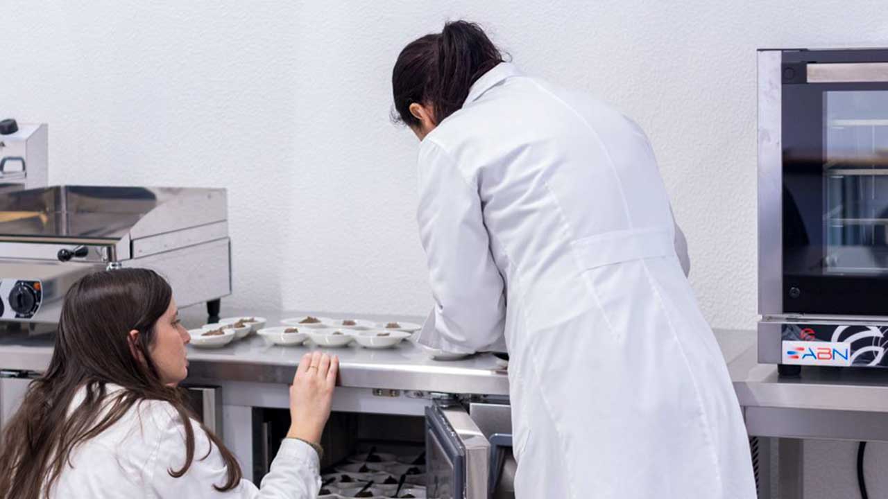 O projeto Host LAB conquistou o 1.º lugar da edição de 2024 do Prémio Inovação – Dieta Mediterrânica, uma iniciativa que nasceu com o objetivo de promover a inovação no sector agroalimentar, no âmbito da Feira da Dieta Mediterrânica de Tavira.