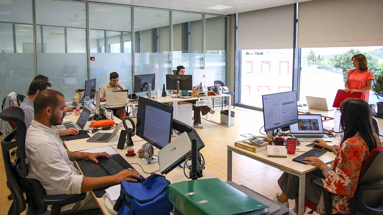 Antónia Correia, CEO do KIPT CoLAB, acredita que o futuro do turismo passa pela qualificação dos profissionais, retenção de talento, combate ao preconceito e também por projetos sustentáveis e inovadores.