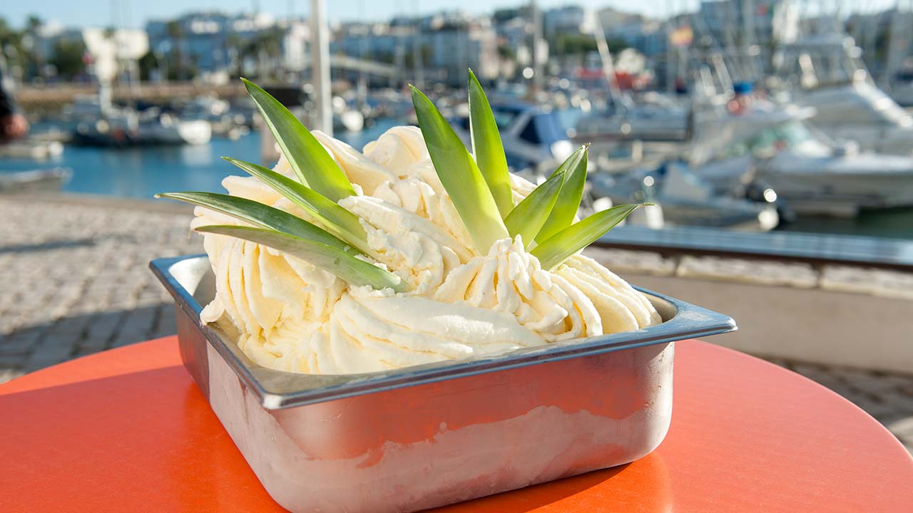 Produzir gelados artesanais exige dedicação e conhecimento da verdadeira arte italiana para que o resultado seja uma experiência «autêntica».