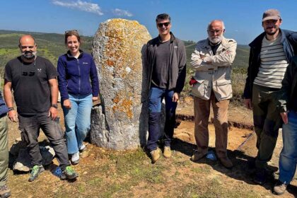 Com o objetivo de clarificar questões sobre as paisagens neolíticas do Ocidente Europeu, o Menir de Aspradantas, em Vila do Bispo, foi algo de uma intervenção arqueológica.