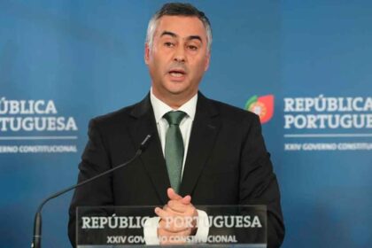 O ministro Fernando Alexandre anunciou hoje uma reforma no Ministério da Educação, Ciência e Inovação, com a extinção de várias entidades.