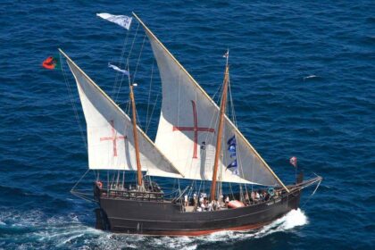 A obra «Mulheres a Bordo!», de Mariana Caldeira Gonçalves, recém-editada pela Parsifal, aborda a presença feminina nos navios durante a expansão marítima, nos séculos XV a XVII, que sendo diminuta «não era, de todo, anómalo ou raro», afirma a autora.
