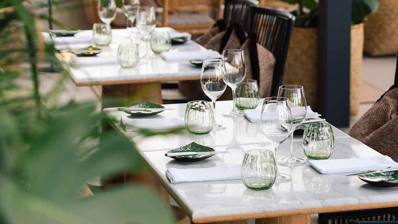 O Octant Praia Verde acaba de lançar uma nova iniciativa: os jantares vínicos de verão nos jardins do Restaurante À TERRA.