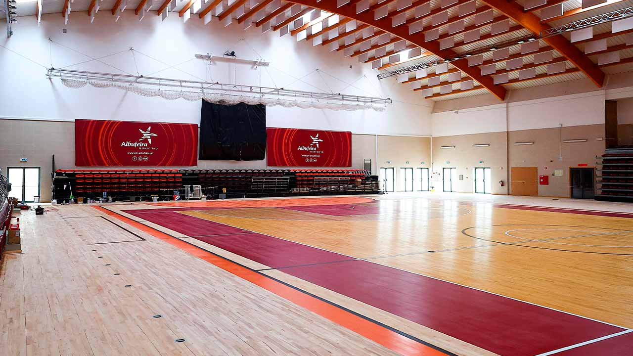 Num investimento superior a 200 mil euros, Albufeira está a proceder a obras de reparação do Pavilhão Municipal e garante que o mesmo «vai ficar como novo».