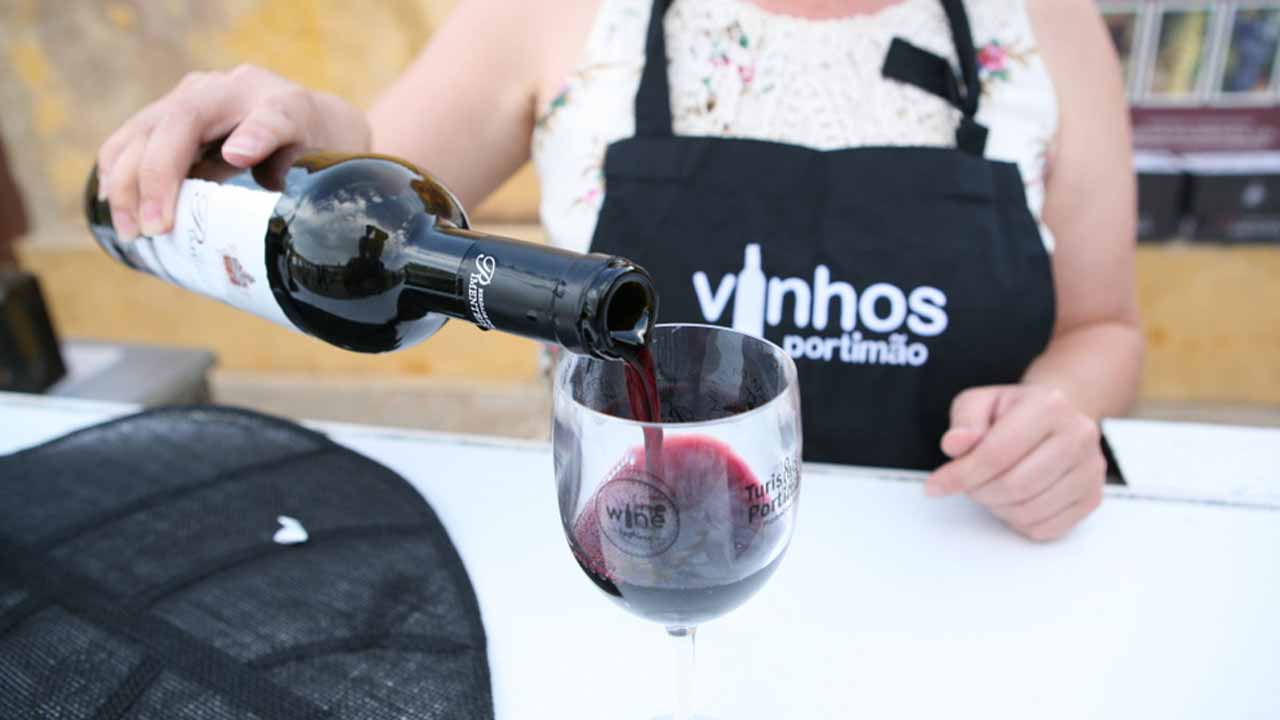 A Fortaleza da Praia da Rocha é o palco escolhido para a 10.ª edição do Portimão Wine Tasting, com os produtores Arvad, Quinta da Penina e Villa Alvor em destaque.