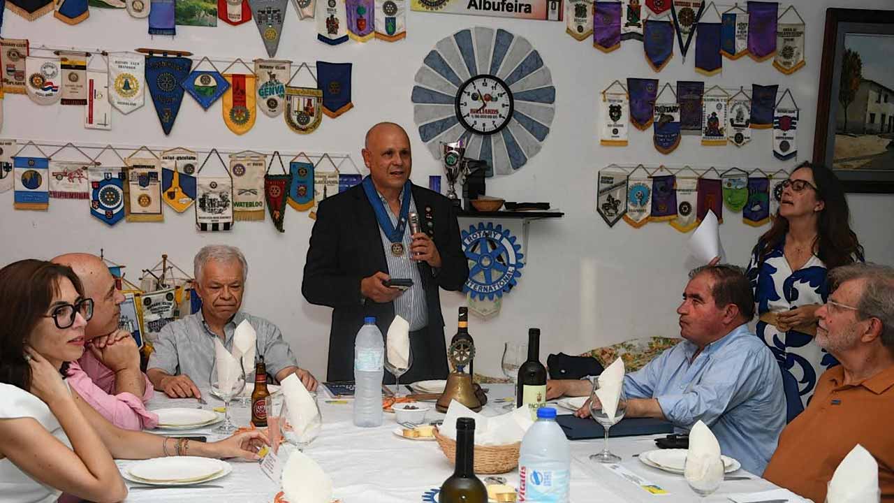 Os 54 anos do Rotary Club de Albufeira foram assinalados com uma Paelha Solidária, num jantar com lotação esgotada, onde foram apresentados os objetivos para o próximo ano rotário.