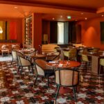 É praticamente banhado pela Praia de São Rafael que nasce o Sombra, um restaurante fine dining com uma ligação entre a serra e o mar.