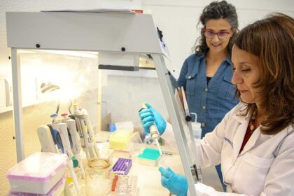 expressTEC, empresa de biotecnologia sediada em Faro, que está a desenvolver testes para aumentar o sucesso dos tratamentos oncológicos, mostra como os fundos europeus geridos na região alavancam a ciência de ponta em Portugal.