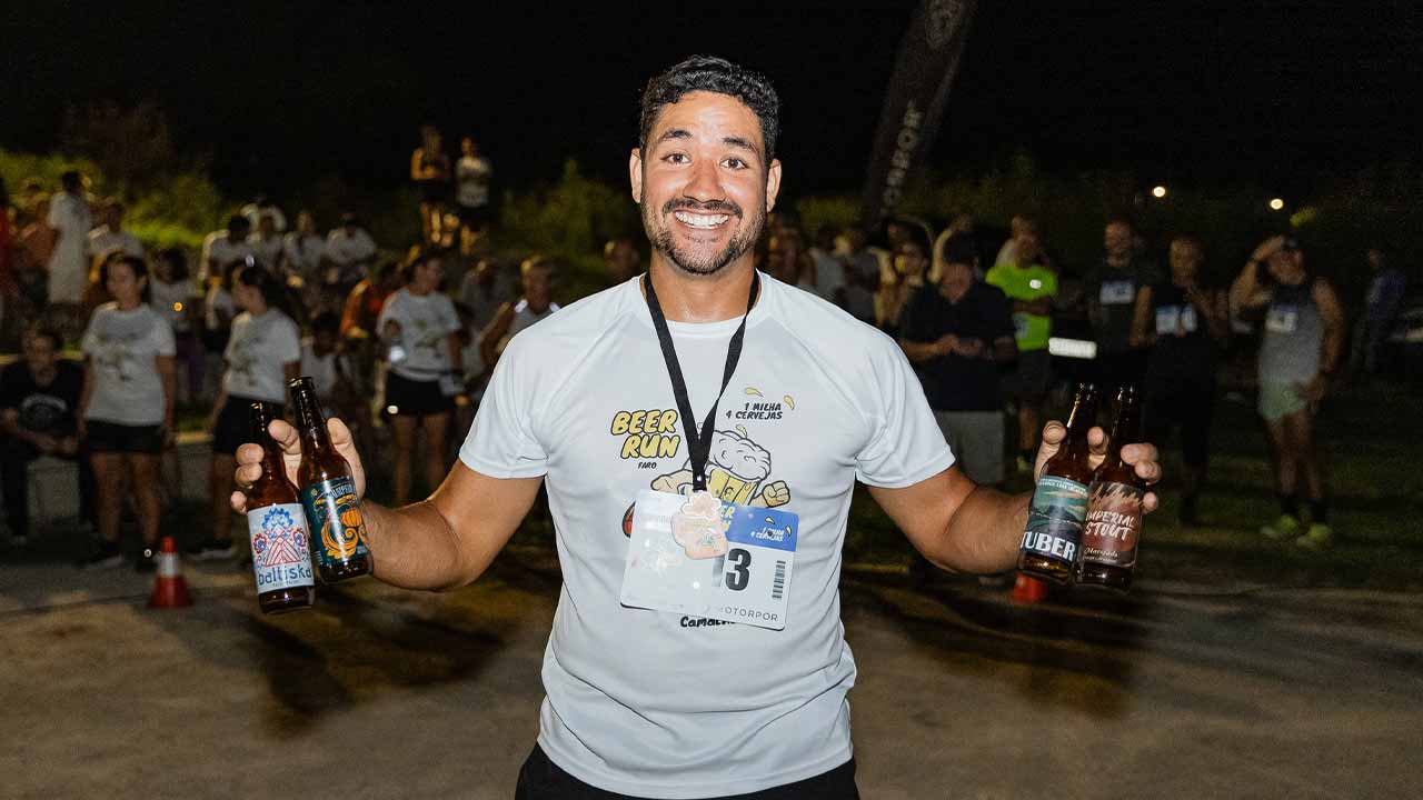 A primeira edição da Beer Run no Algarve decorreu em Faro, junto à Ria Formosa, com 130 pessoas a marcar presença num evento que uniu o desporto e a cerveja.