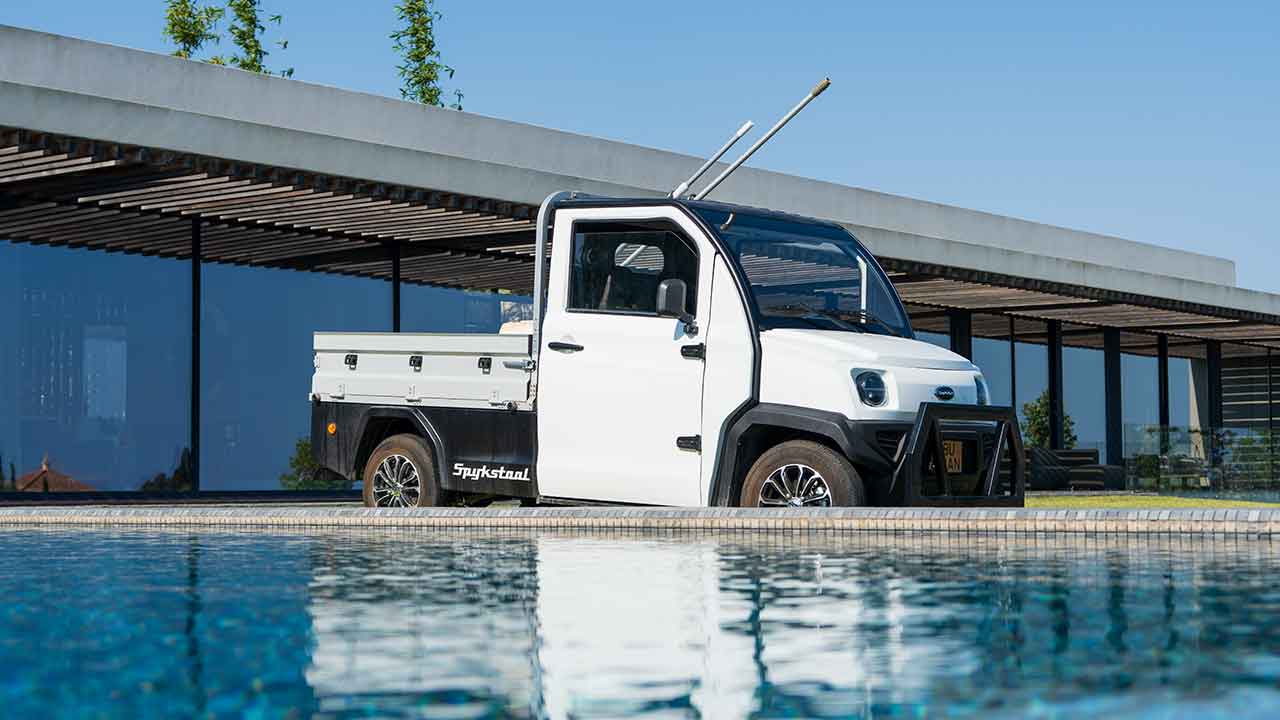 O PoolCar facilita o transporte de materiais, é amigo do ambiente e oferece um sistema silencioso e moderno.