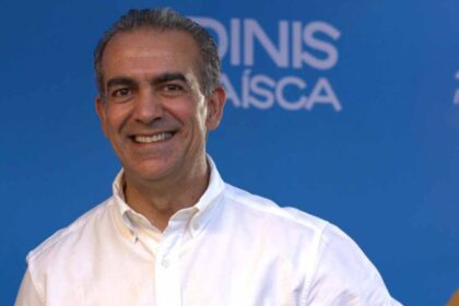 O psicólogo Dinis Faísca vai voltar a ser o candidato do Partido Social Democrata (PSD) à Câmara Municipal de Tavira, depois de nas últimas eleições já ter encabeçado a lista do partido no município e ficado na segunda posição, anunciou o partido.
