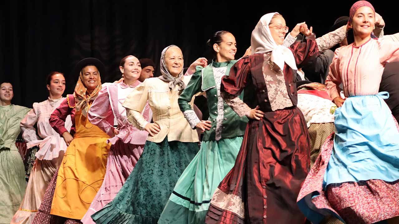 «Culturas em Festa, Povos em Harmonia!» é o mote da edição deste ano do FolkFaro, o maior festival de folclore do sul do país que junta grupos de todo o mundo.