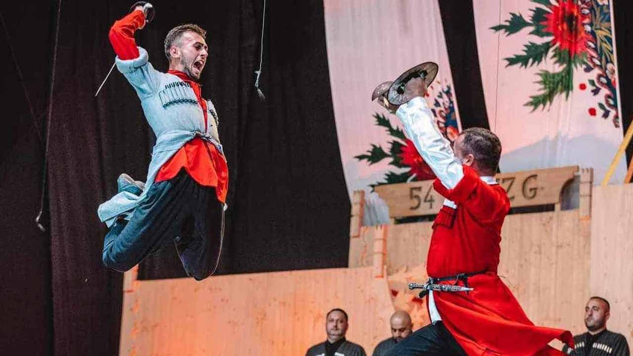 «Culturas em Festa, Povos em Harmonia!» é o mote da edição deste ano do FolkFaro, o maior festival de folclore do sul do país que junta grupos de todo o mundo.