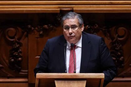 O ministro dos Assuntos Parlamentares disse hoje que o primeiro-ministro manifestou «vontade expressa» de ir ao Parlamento prestar esclarecimentos sobre o combate aos incêndios.