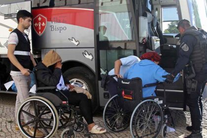 Duas famílias, num total de seis pessoas, que estavam entre os 38 migrantes vão ser encaminhadas para centros de instalação temporária (CIT).