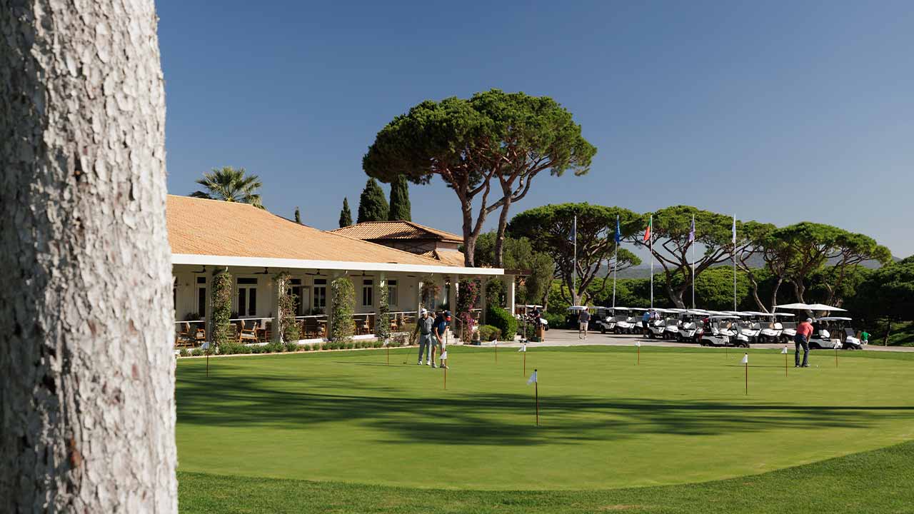 O Clubhouse do Old Course Vilamoura prepara-se para dar palco à «Michelin Star Experience»: cinco semanas, cinco chefs e cinco interpretações da cozinha portuguesa.