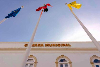 Para o PSD Olhão, o município «já não aguenta mais a farsa socialista», acusando o PS de «falta de liderança e seriedade» com um «presidente ausente».