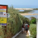 Ação de sensibilização voltou a alertar para perigos do atravessamento da zona lagunar de Cacela Velha, onde as correntes são fortes e não há vigilância.