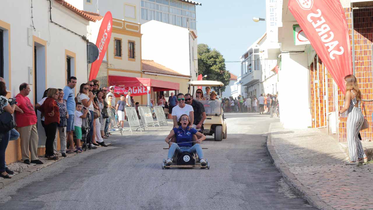 Se, por um lado, setembro é sinónimo de Semana Europeia do Desporto, por outro, arranca com a novidade do Portimão iQFoil U23 World Championship, evento de referência mundial, e encerra com a emblemática Grande Corrida de Carrinhos de Rolamentos da Mexilhoeira Grande, que costuma contar com centenas de pessoas no público.